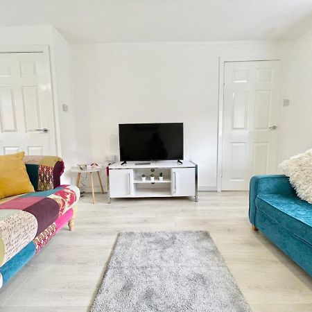 Hazel House - Vibrant 2 Bed House In Wishaw Apartment Wishaw  Exterior photo